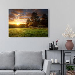 Obraz na płótnie Malowniczy krajobraz, ogrodzone ranczo o wschodzie słońca