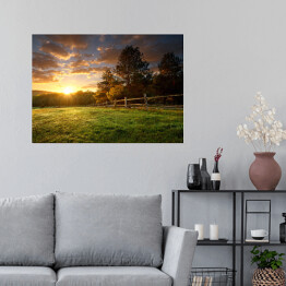 Plakat Malowniczy krajobraz, ogrodzone ranczo o wschodzie słońca