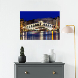 Plakat Nocny widok mostu Rialto i Wielkiego Kanału w Wenecji we Włoszech
