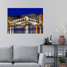 Plakat samoprzylepny Nocny widok mostu Rialto i Wielkiego Kanału w Wenecji we Włoszech