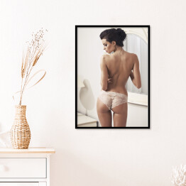 Plakat w ramie Piękna naga kobieta w koronkowej bieliźnie