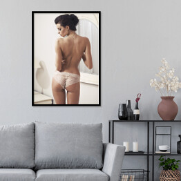 Plakat w ramie Piękna naga kobieta w koronkowej bieliźnie