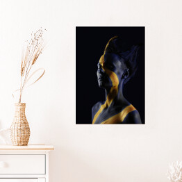 Plakat samoprzylepny Ciemny granat i makijaż ze złotem glamour - portret kobiety 