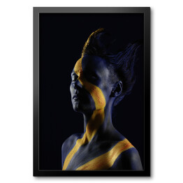 Obraz w ramie Ciemny granat i makijaż ze złotem glamour - portret kobiety 