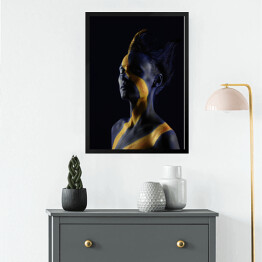Obraz w ramie Ciemny granat i makijaż ze złotem glamour - portret kobiety 