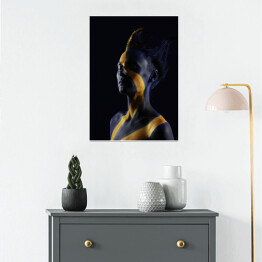 Plakat Ciemny granat i makijaż ze złotem glamour - portret kobiety 