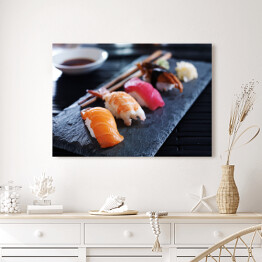 Obraz na płótnie Kolorowe sushi na desce