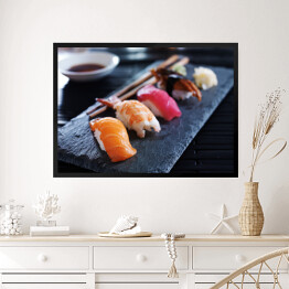 Obraz w ramie Kolorowe sushi na desce