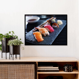 Plakat w ramie Kolorowe sushi na desce