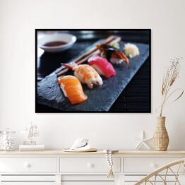 Plakat w ramie Kolorowe sushi na desce