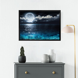Obraz w ramie Romantyczna i malownicza panorama podczas pełni księżyca na morzu