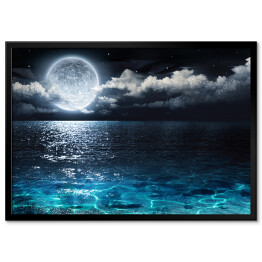Plakat w ramie Romantyczna i malownicza panorama podczas pełni księżyca na morzu