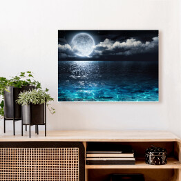 Obraz na płótnie Romantyczna i malownicza panorama podczas pełni księżyca na morzu