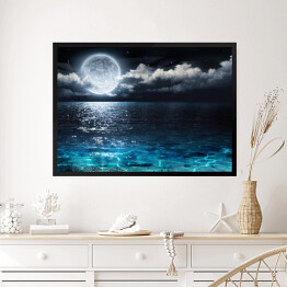 Obraz w ramie Romantyczna i malownicza panorama podczas pełni księżyca na morzu
