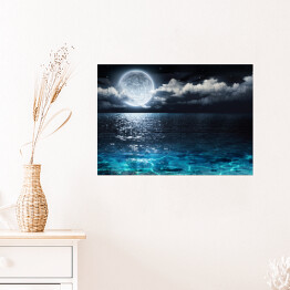 Plakat Romantyczna i malownicza panorama podczas pełni księżyca na morzu