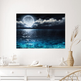 Plakat Romantyczna i malownicza panorama podczas pełni księżyca na morzu