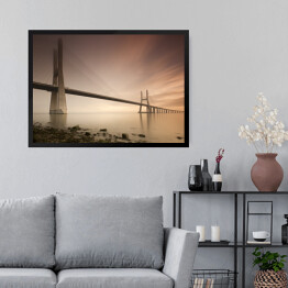 Obraz w ramie Portugalski most Vasco da Gama w beżowych barwach