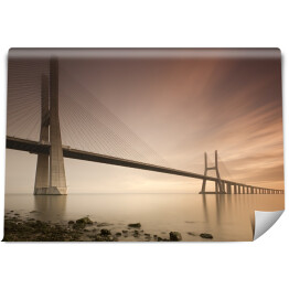 Fototapeta winylowa zmywalna Portugalski most Vasco da Gama w beżowych barwach
