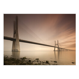 Plakat samoprzylepny Portugalski most Vasco da Gama w beżowych barwach