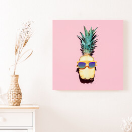 Obraz na płótnie Ananas - hipster w okularach na różowym tle