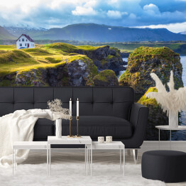 Fototapeta samoprzylepna Islandzki dom na skałach