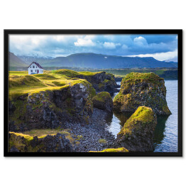 Plakat w ramie Islandzki dom na skałach