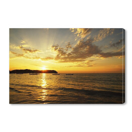 Piękny zachód słońca na plaży Gapali