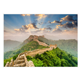 Plakat samoprzylepny Wielki Mur Chiński oświetlony blaskiem wchodzącego słońca