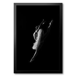 Obraz w ramie Ballerina Black and White. Baletnica w skoku fotografia czarno biała