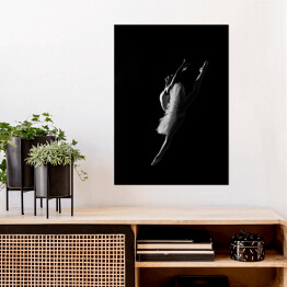 Plakat samoprzylepny Ballerina Black and White. Baletnica w skoku fotografia czarno biała