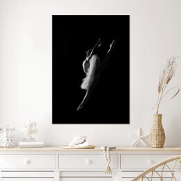 Plakat Ballerina Black and White. Baletnica w skoku fotografia czarno biała