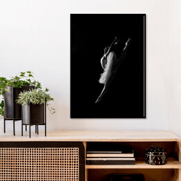 Plakat w ramie Ballerina Black and White. Baletnica w skoku fotografia czarno biała