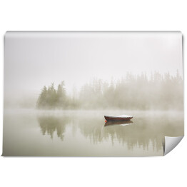 Fototapeta samoprzylepna Łódka na jeziorze we mgle