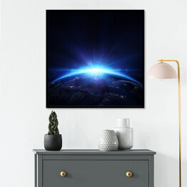 Plakat w ramie Planeta Ziemia z wschodem słońca w przestrzeni 