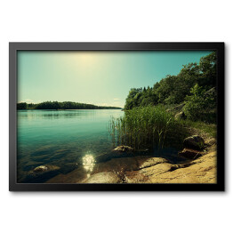Obraz w ramie Piękne wybrzeże z połyskującą taflą jeziora