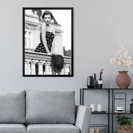 Obraz w ramie Młoda kobieta na balkonie. Czarno biała fotografia