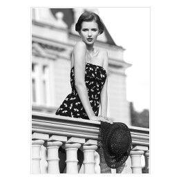 Plakat Młoda kobieta na balkonie. Czarno biała fotografia