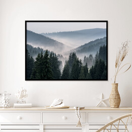 Plakat w ramie Mglisty krajobraz - widok z gór na dolinę pokrytą mgłą