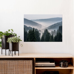 Plakat Mglisty krajobraz - widok z gór na dolinę pokrytą mgłą