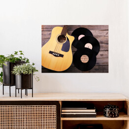 Plakat Gitara i winylowe płyty na drewnianym stole