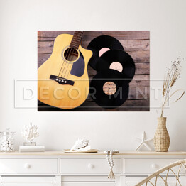 Plakat samoprzylepny Gitara i winylowe płyty na drewnianym stole
