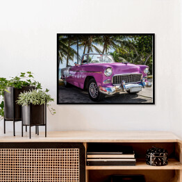 Plakat w ramie Różowy retro samochód przy tropikalnej plaży