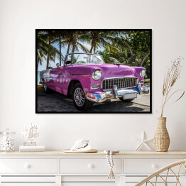 Plakat w ramie Różowy retro samochód przy tropikalnej plaży