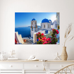 Plakat Santorini - wyspa z bialym kościołem w Oia, Grecja