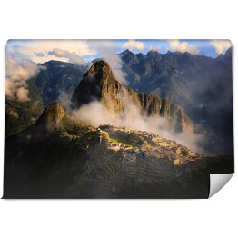 Fototapeta samoprzylepna Machu Picchu spowite mgłą, Peru