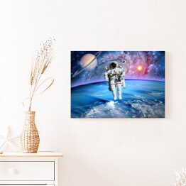 Obraz na płótnie Astronauta oraz Saturn we Wszechświecie