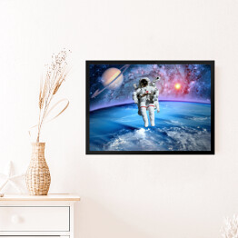 Obraz w ramie Astronauta oraz Saturn we Wszechświecie