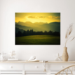 Plakat samoprzylepny Malowniczy krajobraz górski z złocistych barwach
