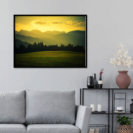 Plakat w ramie Malowniczy krajobraz górski z złocistych barwach