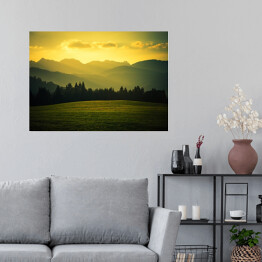 Plakat Malowniczy krajobraz górski z złocistych barwach